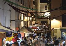 Plasencia inaugura el Mercado de Artesanía del Martes Mayor con más de 130 puestos