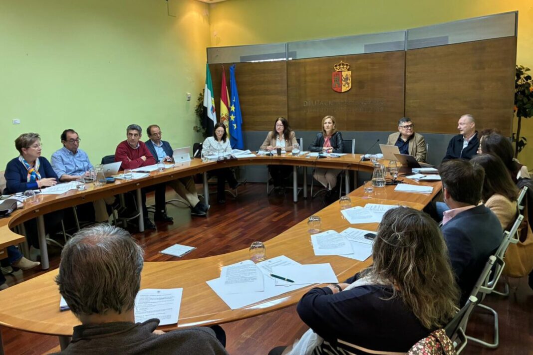 La Diputación de Cáceres aprueba el reglamento de la Mesa de Turismo del plan Sabores y Paisajes de las Tierras de Cáceres y Trujillo, dotado con 4,85 millones de fondos NextGenerationEU