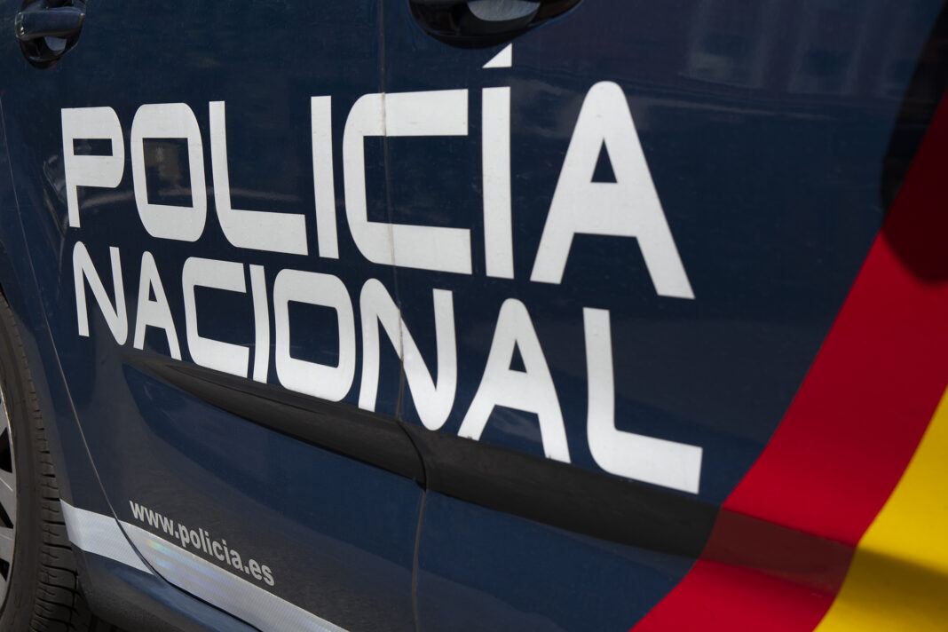 La Policía Nacional detiene en Ceuta a una persona por ocultar a siete migrantes en un piso