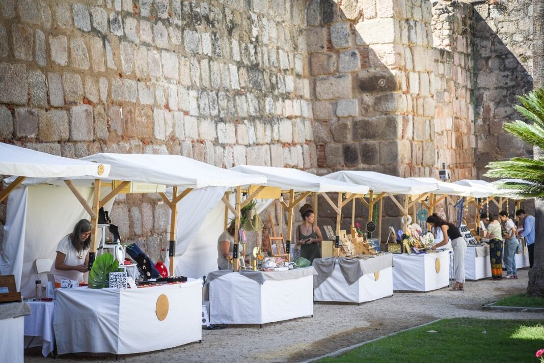 Mérida acoge del 9 al 12 de octubre el Mercado de Artesanía de Otoño en el Paseo de Roma